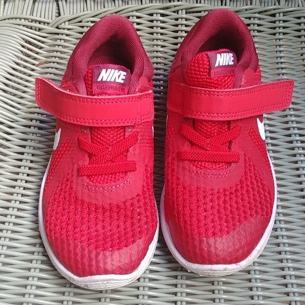 Toddler Nike red gym shoes